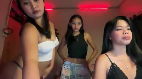 _petitechloe online show from April 5, 10:56 am