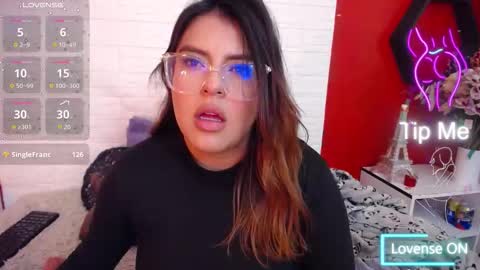 Laura online show from December 14, 8:04 pm