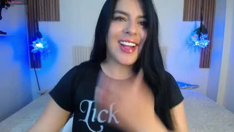Laura online show from May 19, 6:04 pm