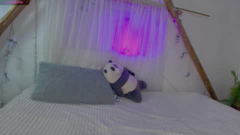 Moon online show from March 8, 9:41 pm