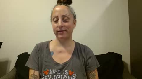 Sara Lynn online show from May 16, 6:21 am