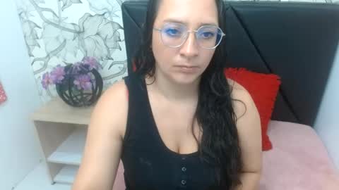 _saraximena_ online show from June 17, 3:50 pm
