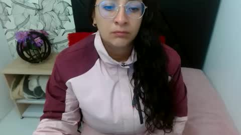 _saraximena_ online show from June 7, 6:51 am