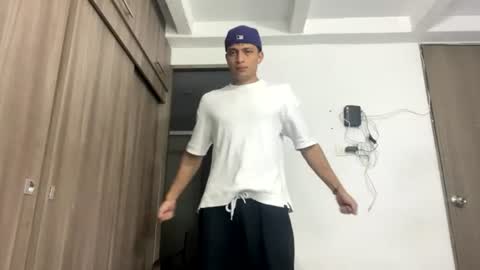 Juan Pablo-independent model online show from July 31, 1:39 am