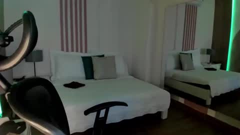 Sharlot online show from December 17, 3:19 pm