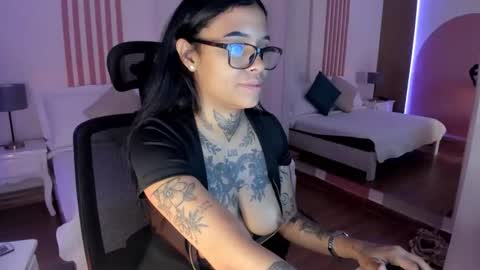 Sharlot online show from December 1, 3:54 pm