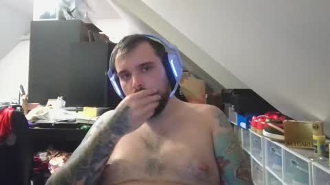 _smiley_bear27 online show from November 3, 10:16 am