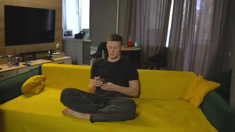 OLIVERpvt is open online show from October 19, 12:10 pm