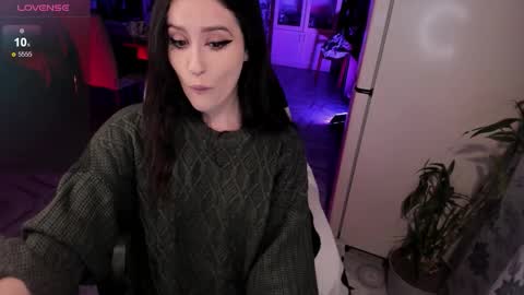 _sserendipityy_ online show from October 19, 6:12 pm