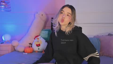 _tammarra_ online show from November 14, 5:59 pm