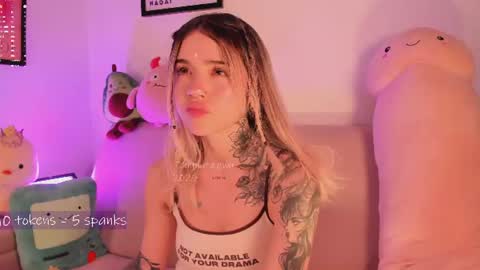 _tammarra_ online show from July 15, 11:31 pm