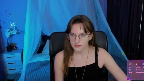 _tessa_moon online show from April 10, 7:40 pm