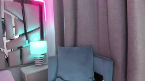 _valeria_saenz_ online show from June 15, 3:20 am