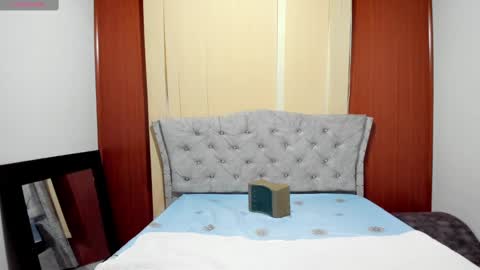 _valy_meghan_ online show from October 6, 10:44 am