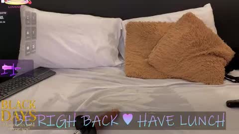 Victoria online show from November 26, 7:10 pm