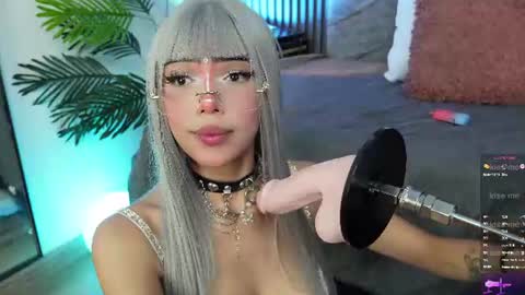 _viollettenoir_ online show from June 26, 9:53 pm