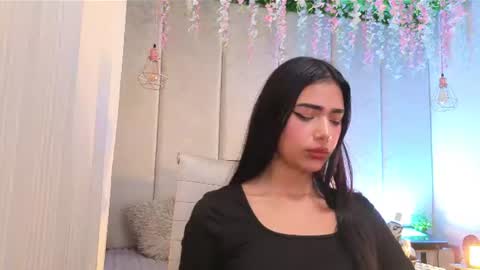 _viollettenoir_ online show from July 25, 8:51 pm