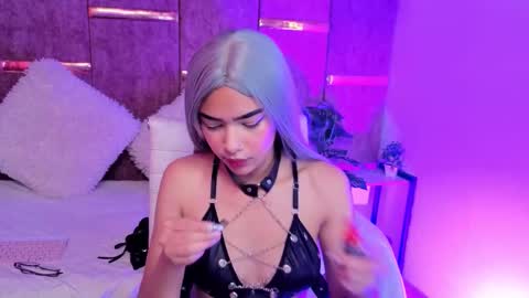 _viollettenoir_ online show from November 10, 12:19 pm