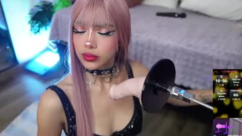 _viollettenoir_ online show from August 6, 9:13 pm