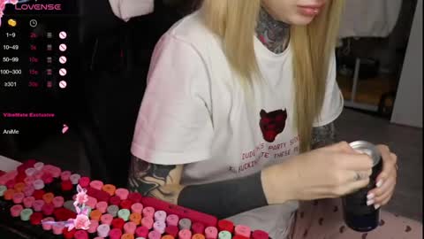 Alis online show from April 22, 1:51 pm