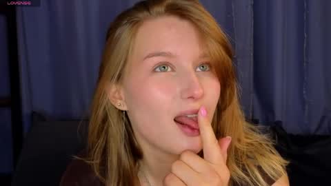 _watchmesmile_ online show from April 30, 4:39 am