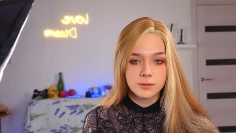 LITTLE FOX online show from November 3, 4:30 pm