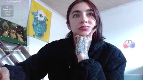 Zoe  online show from November 6, 6:33 pm