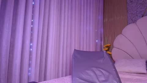 Aisha online show from May 2, 12:00 pm