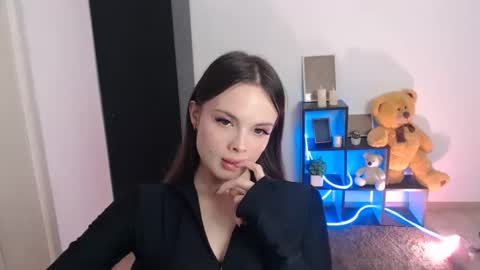 a_ariella_ online show from October 24, 1:45 pm