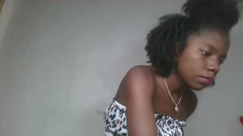 aangevelo online show from November 6, 1:58 pm