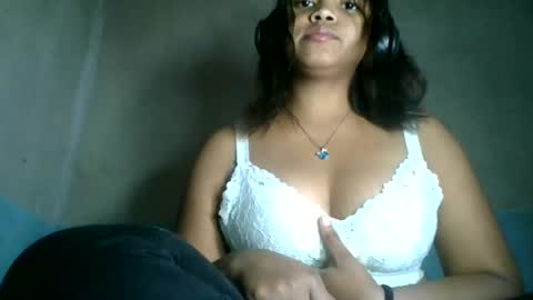 aariciah online show from June 19, 7:25 am