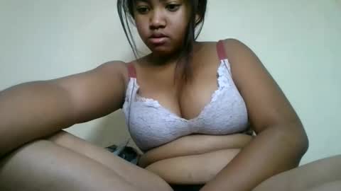 aariciah online show from May 11, 8:21 am