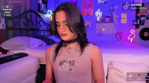 Aaron  online show from June 7, 10:26 pm