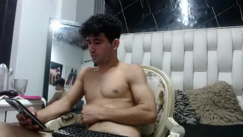 aaron_jones_1 online show from April 29, 10:36 pm