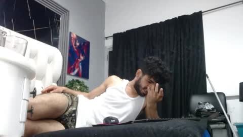 aaron_jones_1 online show from April 24, 11:51 pm