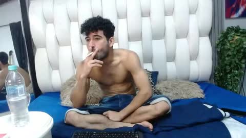 aaron_jones_1 online show from May 5, 7:03 am