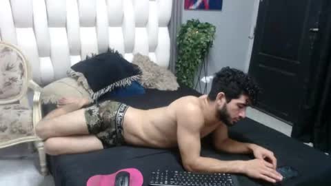 aaron_jones_1 online show from May 24, 4:52 am