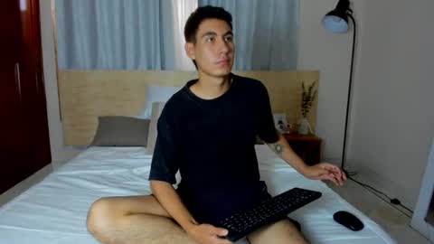aaron_revolt online show from July 9, 7:51 pm