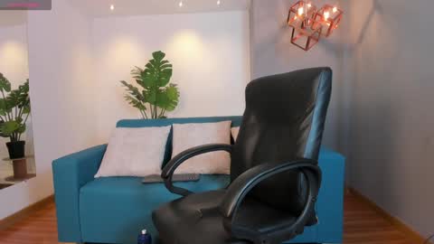 Aaron online show from December 18, 7:41 pm