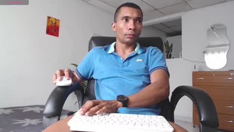 Heyy my name is Aaron online show from November 30, 2:46 pm