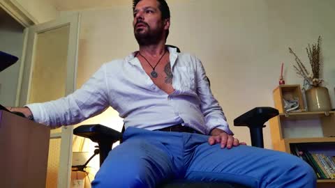 Aaron online show from April 28, 5:50 pm