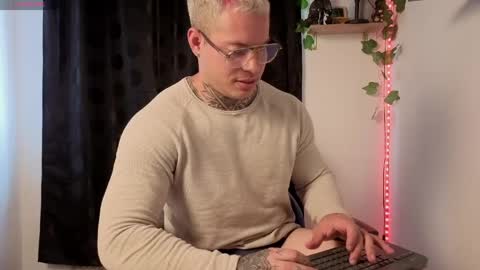 aaronsmith2_ online show from March 28, 6:53 pm