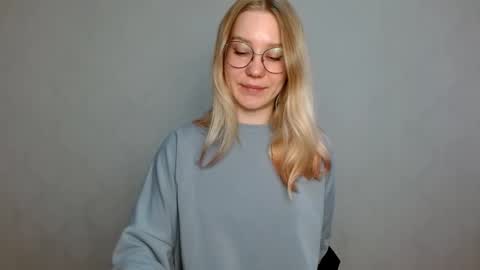 Snapshot of abbymoore__ chatting on March 5, 11:28 am Abby Lovense is active online show from March 5, 11:28 am