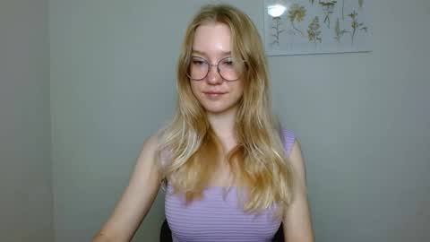 Snapshot of abbymoore__ chatting on September 24, 9:05 am Abby Lovense is active online show from September 24, 9:05 am
