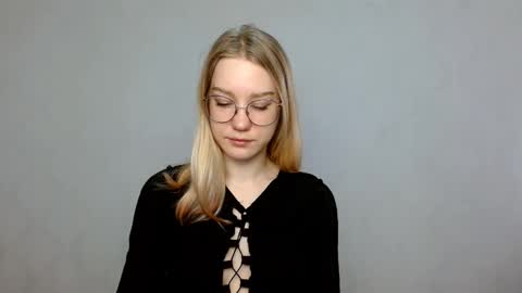 Snapshot of abbymoore__ chatting on February 18, 8:38 am Abby Lovense is active online show from February 18, 8:38 am