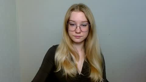 Abby Lovense is active online show from November 14, 10:17 am