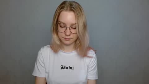 Snapshot of abbymoore__ chatting on January 13, 10:14 am Abby Lovense is active online show from January 13, 10:14 am