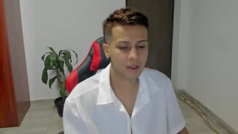 Independence model AbelAsburgo online show from January 10, 1:44 am