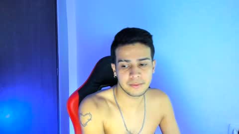 Independence model AbelAsburgo online show from July 25, 2:42 am