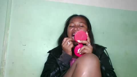 abella677022 online show from June 30, 10:25 am